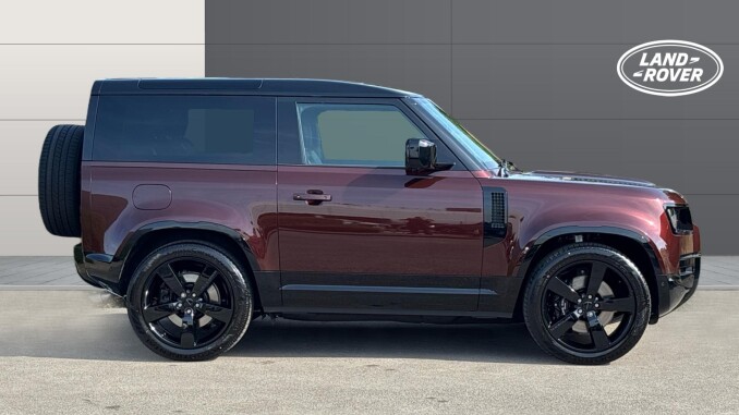 Land Rover Defender 5.0 P525 V8 90 Edition 3dr Auto Petrol Estate - Image 5